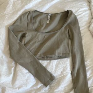 Aritzia crop top Sunday best